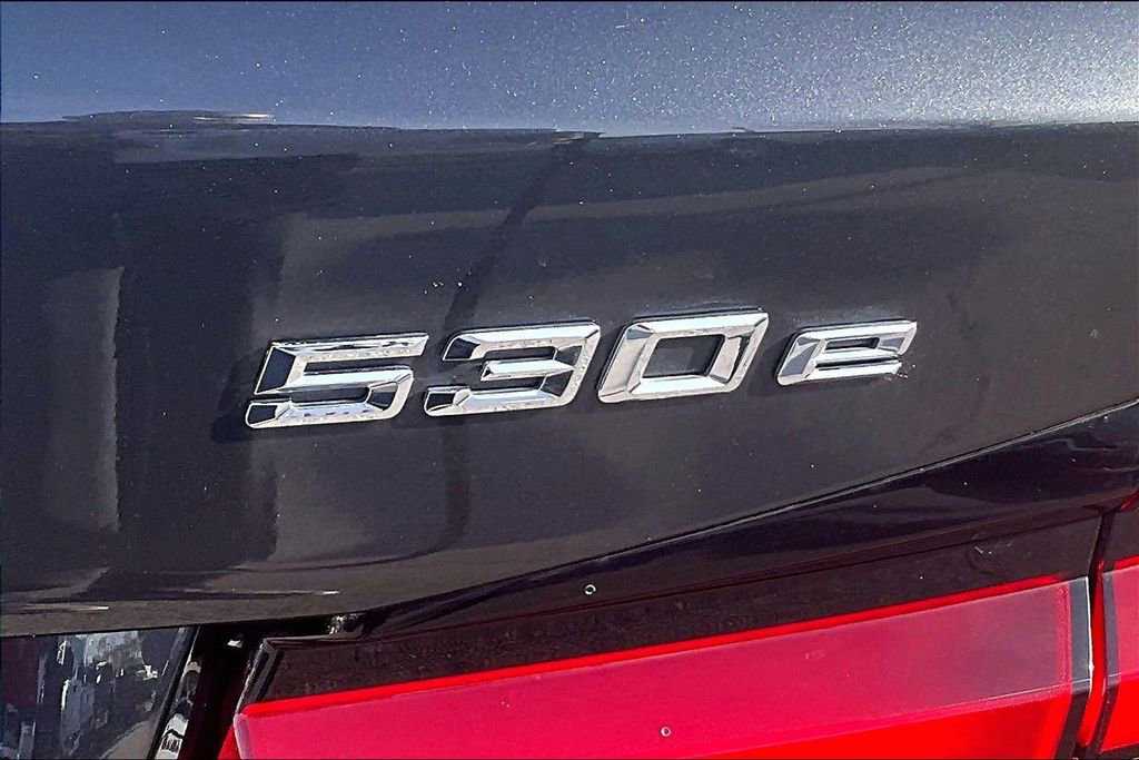 Used 2023 BMW 530e xDrive 530e iPerformance w/ Premium Package image 8