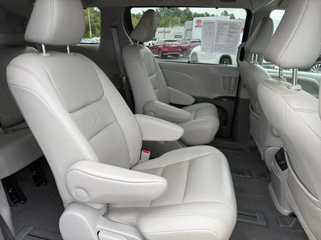 Used 2020 Toyota Sienna XLE Premium AWD/4WD image 14