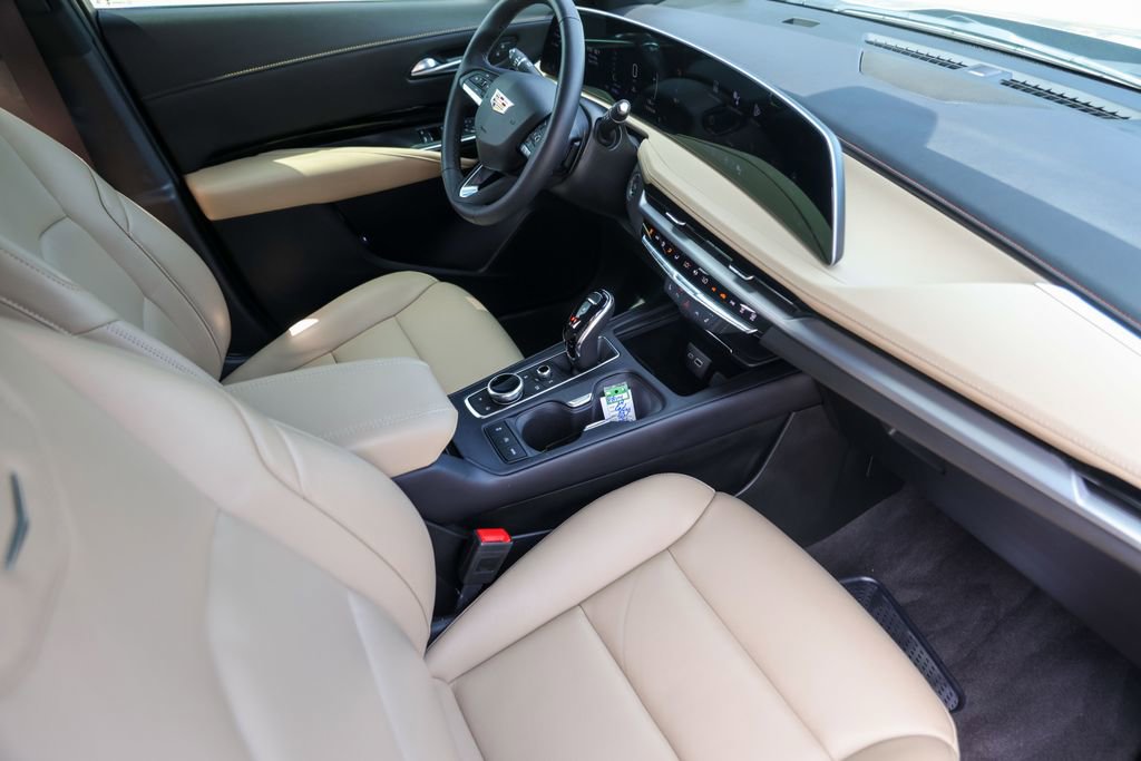 Certified 2024 Cadillac XT4 Luxury w/ Cold Weather Package FWD image 30