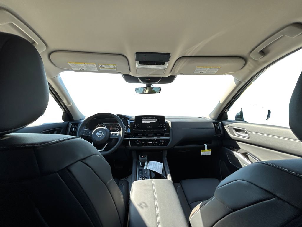 New 2025 Nissan Pathfinder SL image 14