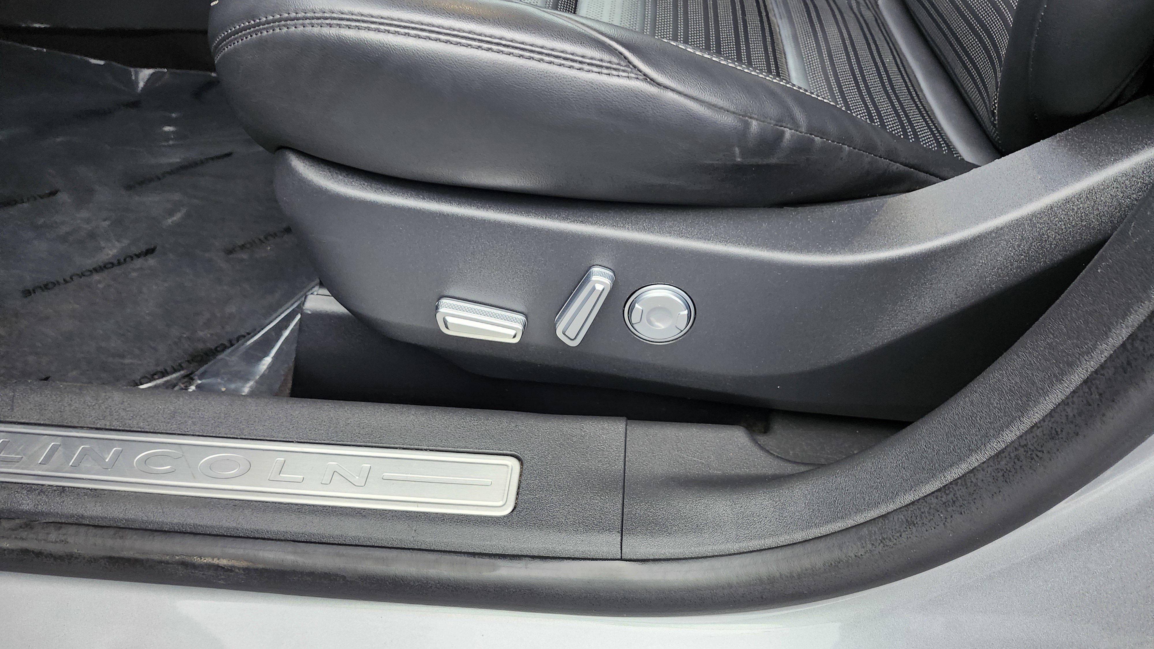 Used 2024 Lincoln Nautilus Reserve image 25