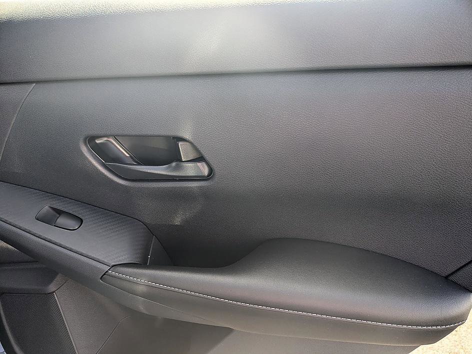 Used 2025 Nissan Sentra SV image 33