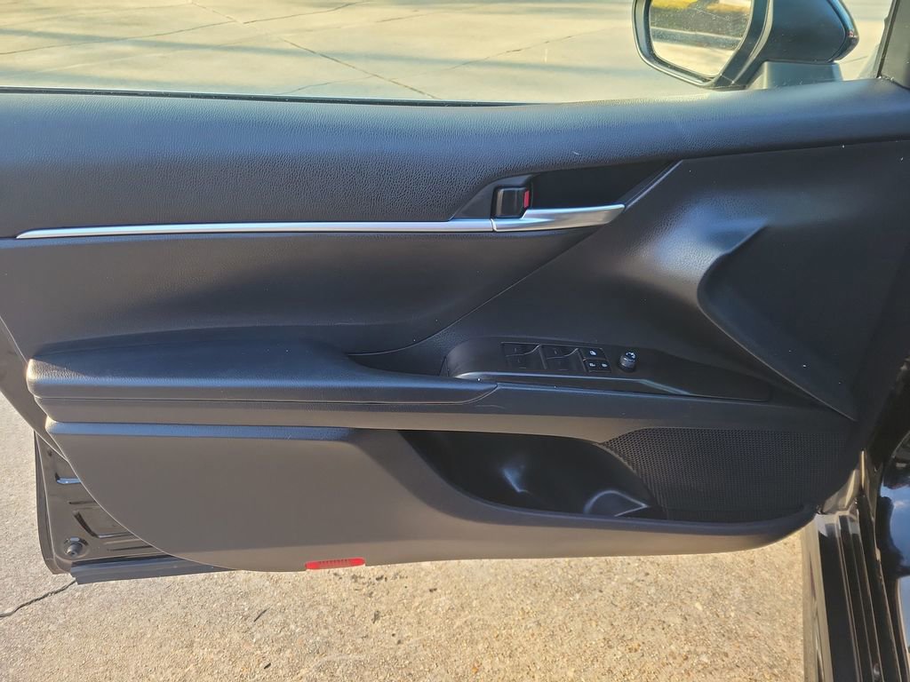 Certified 2022 Toyota Camry SE image 11