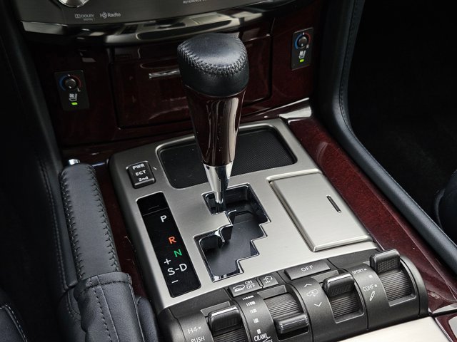 Used 2014 Lexus LX 570 4WD w/ Luxury Package image 15