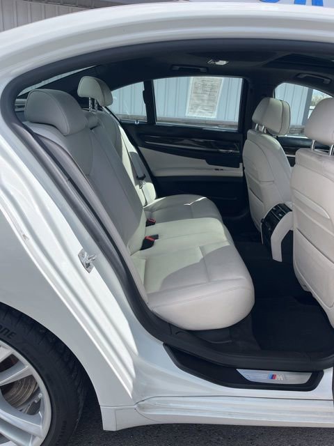 Used 2015 BMW 750i RWD image 31