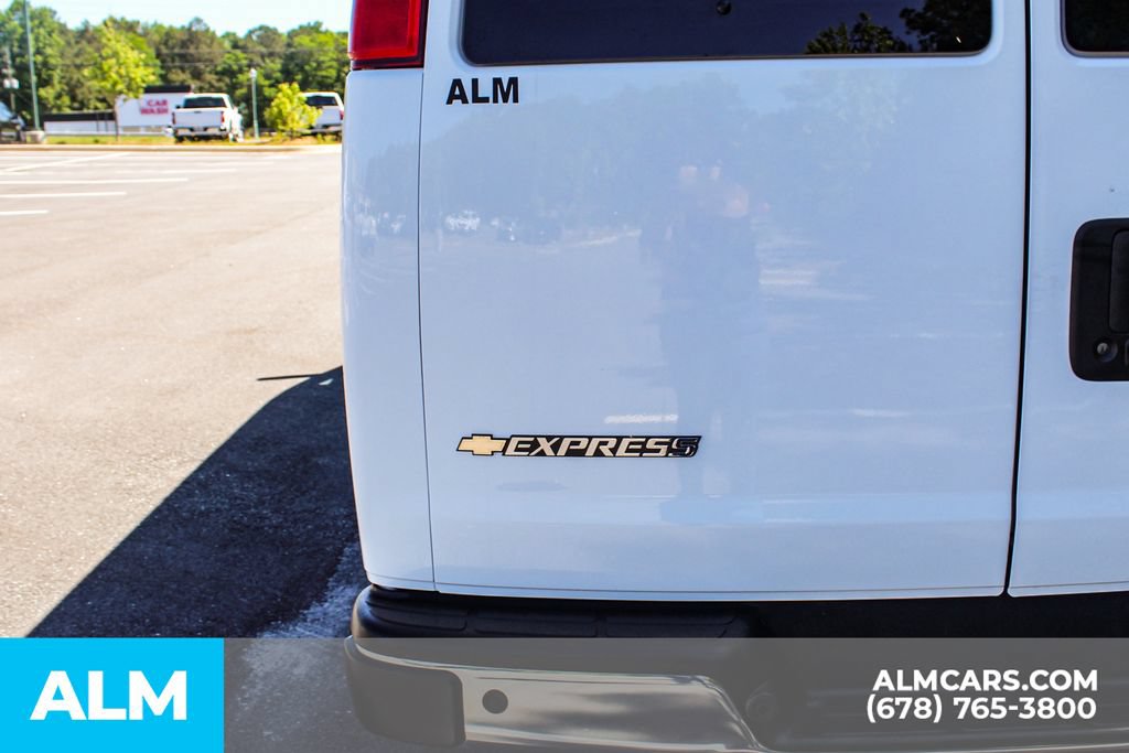 Used 2025 Chevrolet Express 3500 LT w/ LT Preferred Equipment Group RWD image 12