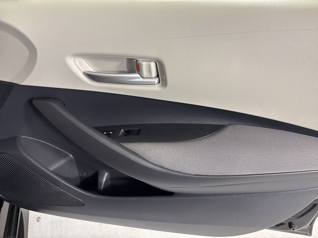 Used 2020 Toyota Corolla LE FWD image 17