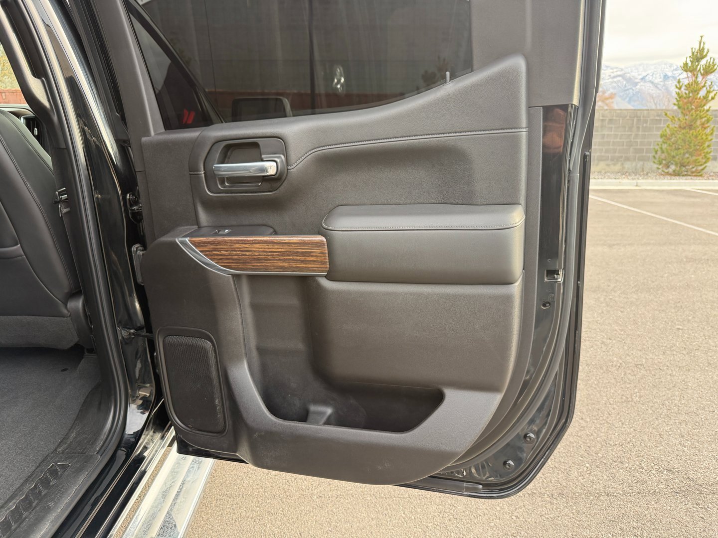 Used 2020 Chevrolet Silverado 1500 High Country w/ Technology Package image 31