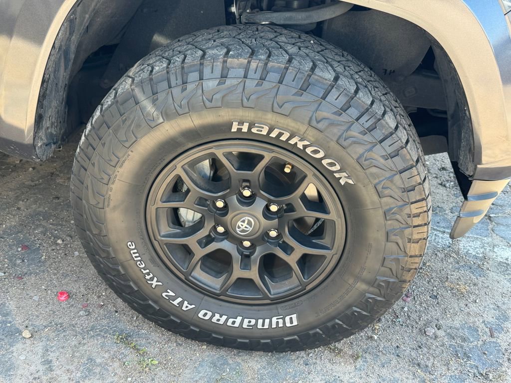 Used 2020 Toyota Tacoma SR5 RWD image 17