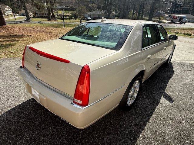 Used 2011 Cadillac DTS FWD image 16