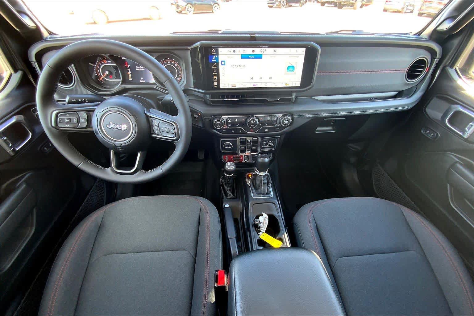 Used 2025 Jeep Gladiator Rubicon w/ Convenience Group AWD/4WD image 15