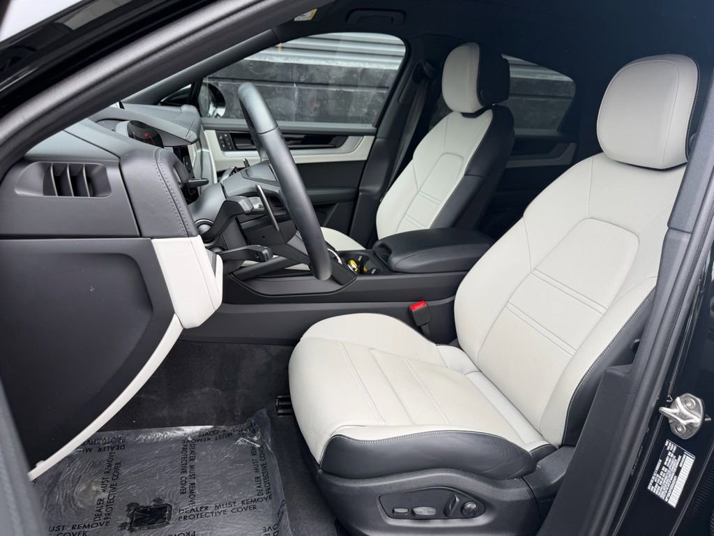 Certified 2025 Porsche Cayenne Coupe image 16