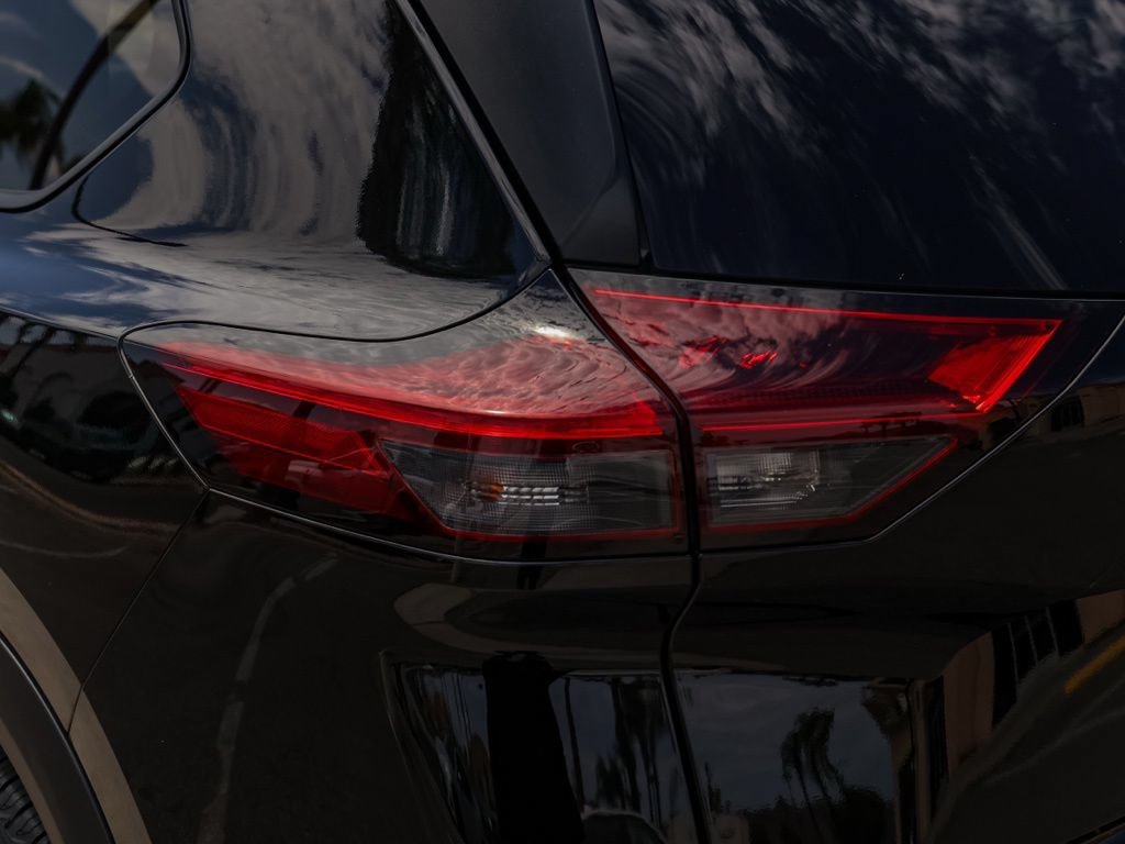 Used 2023 Nissan Rogue S FWD image 7