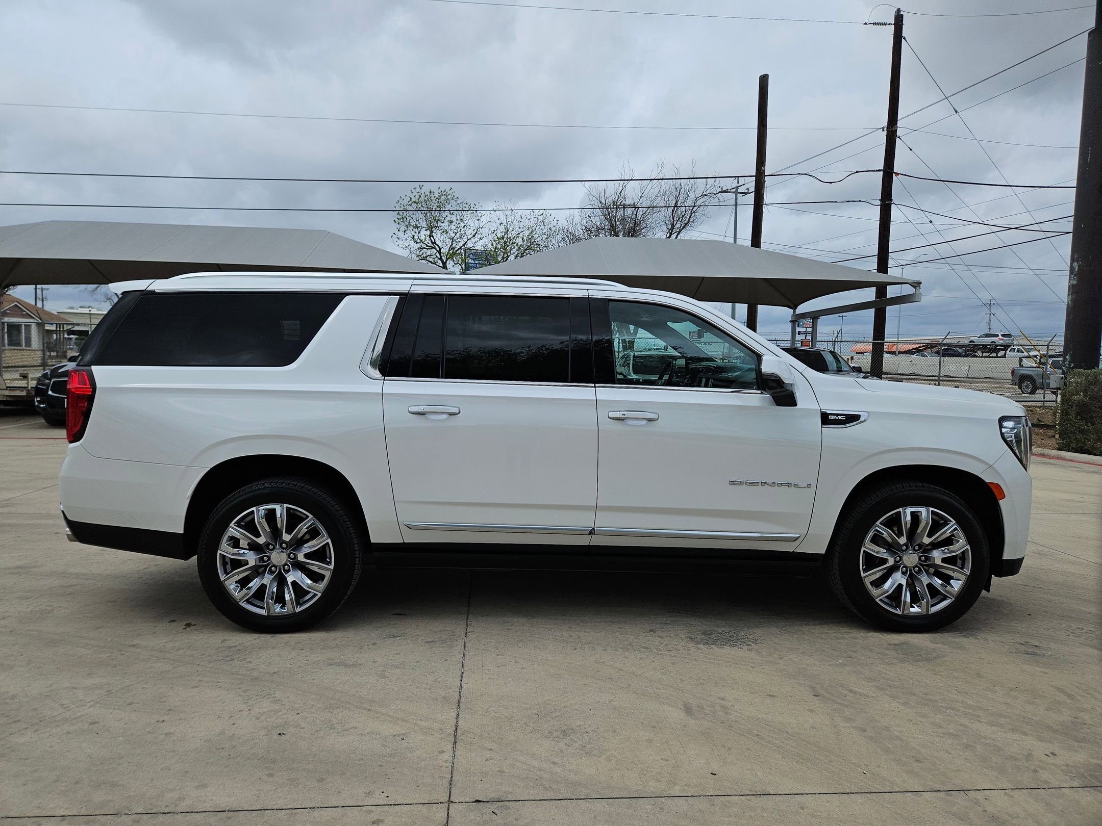 Certified 2022 GMC Yukon XL Denali w/ Denali Premium Package image 2