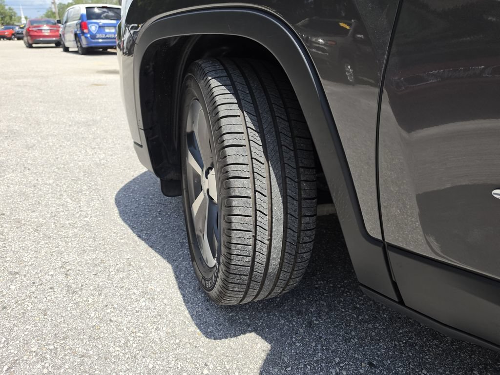 Certified 2019 Jeep Cherokee Limited FWD image 34