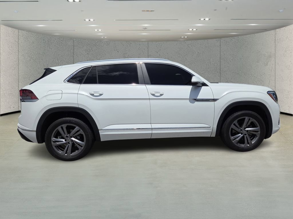 Used 2024 Volkswagen Atlas Cross Sport SEL R-Line AWD/4WD image 2