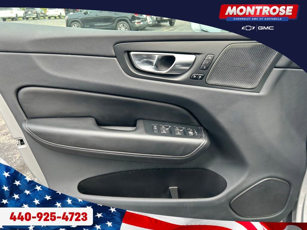 Used 2022 Volvo XC60 B5 Inscription image 9