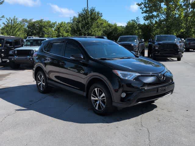 Used 2018 Toyota RAV4 XLE AWD/4WD image 2