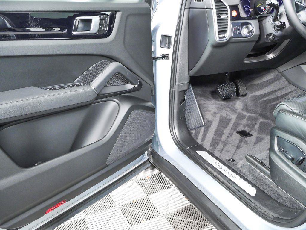 Certified 2022 Porsche Cayenne E-Hybrid AWD/4WD image 7