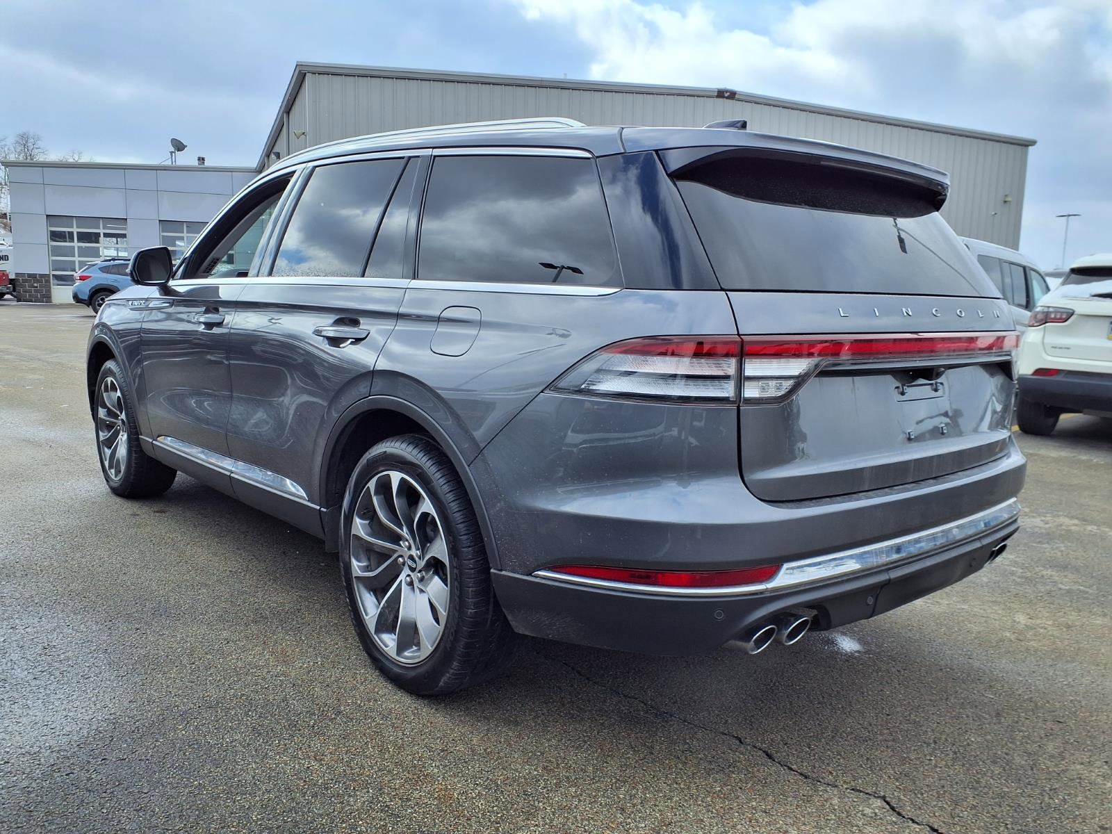 Used 2025 Lincoln Aviator Reserve w/ Illumination Package image 4