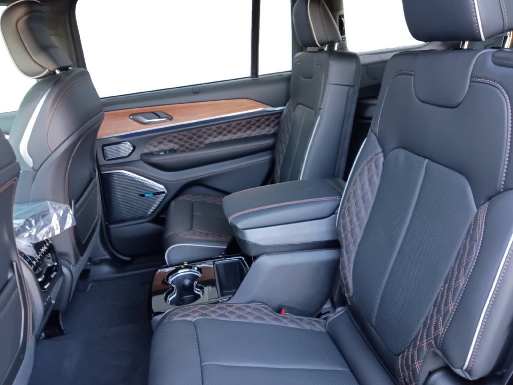 New 2027 Jeep Grand Cherokee L Summit w/ Advanced Protech Group IV AWD/4WD image 22