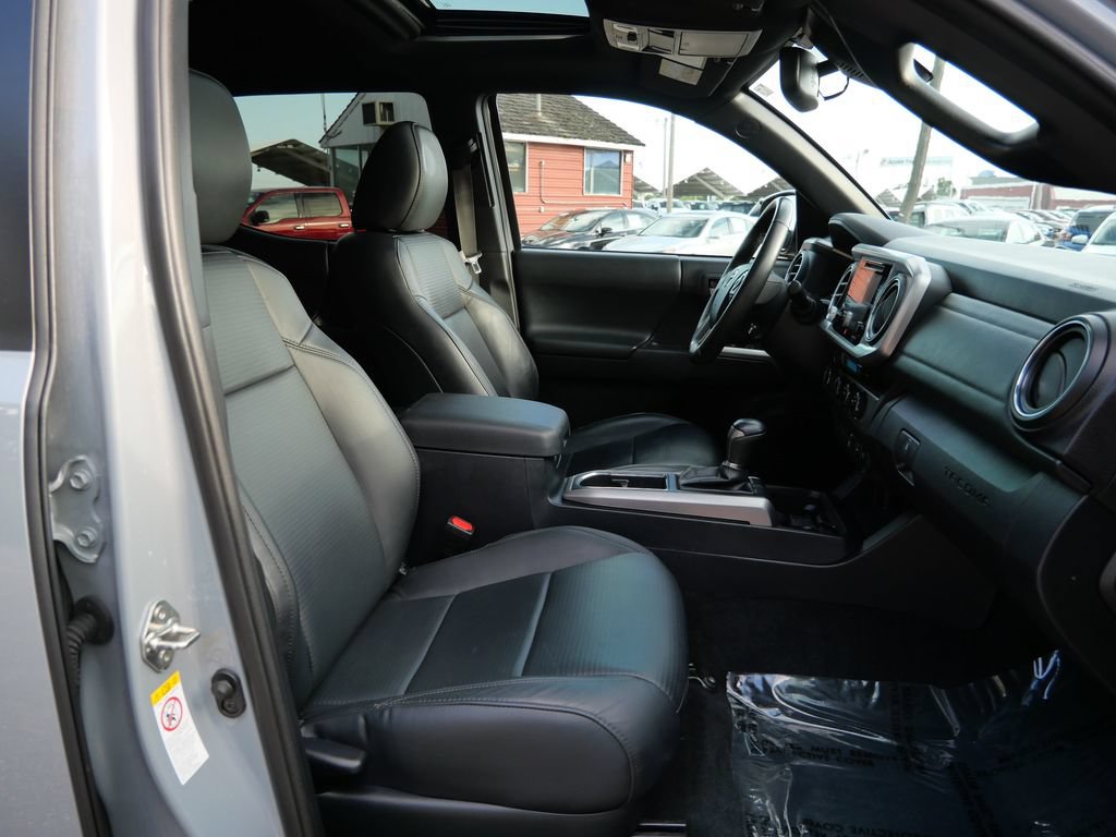 Used 2018 Toyota Tacoma Limited AWD/4WD image 12