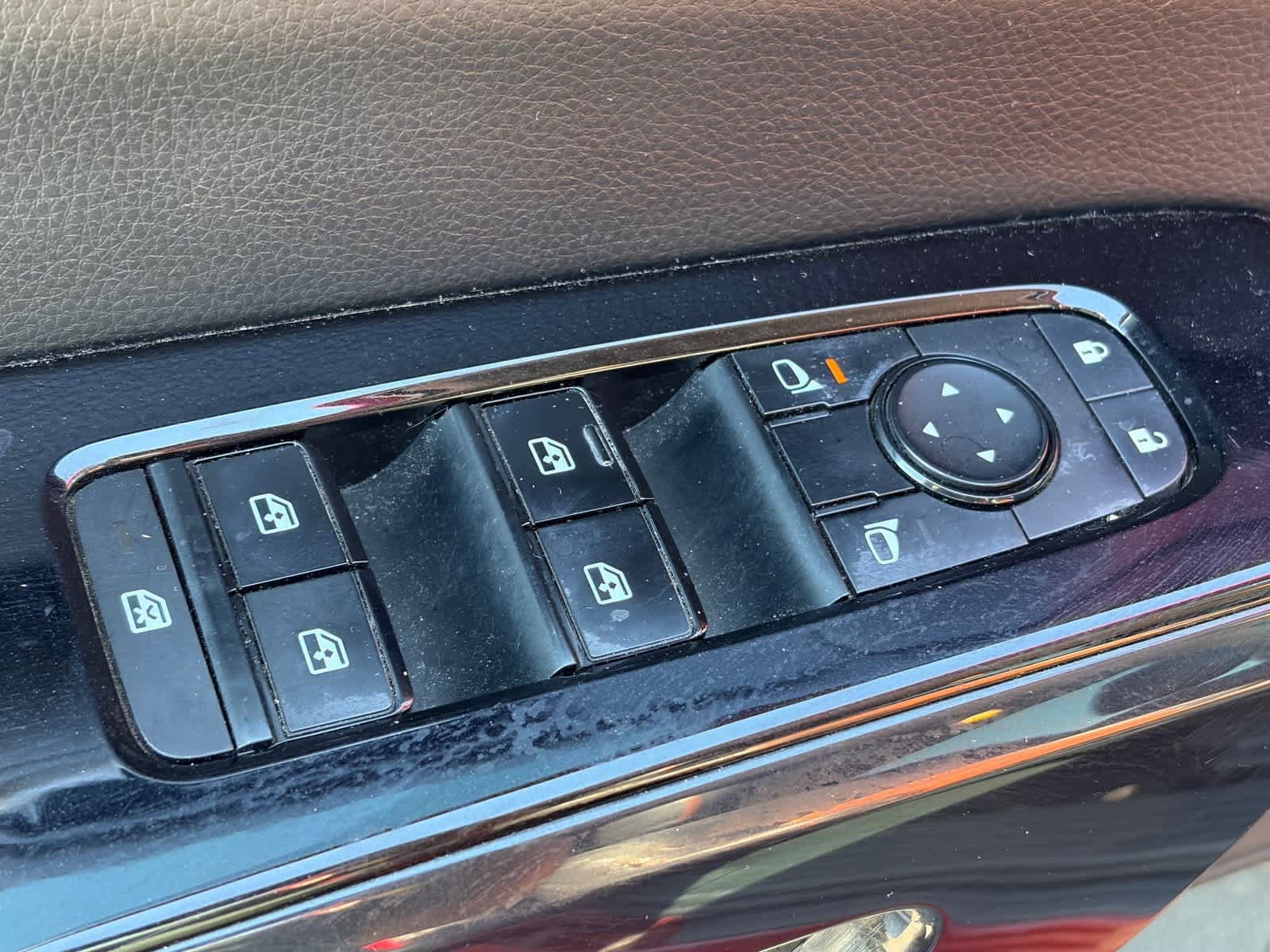 Used 2022 Nissan Pathfinder SV FWD image 7