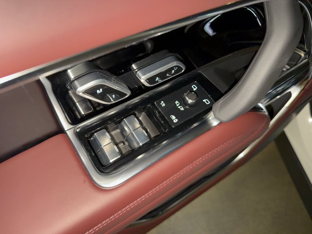 New 2026 Land Rover Range Rover SE AWD/4WD image 15