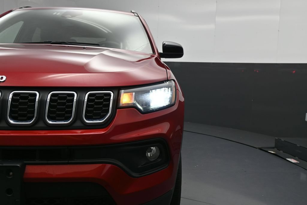 Used 2024 Jeep Compass Latitude AWD/4WD image 16