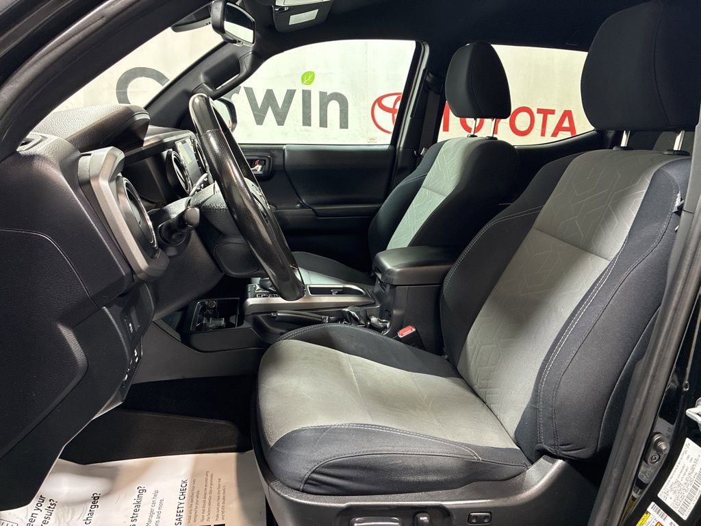 Used 2021 Toyota Tacoma TRD Sport w/ Technology Package image 23