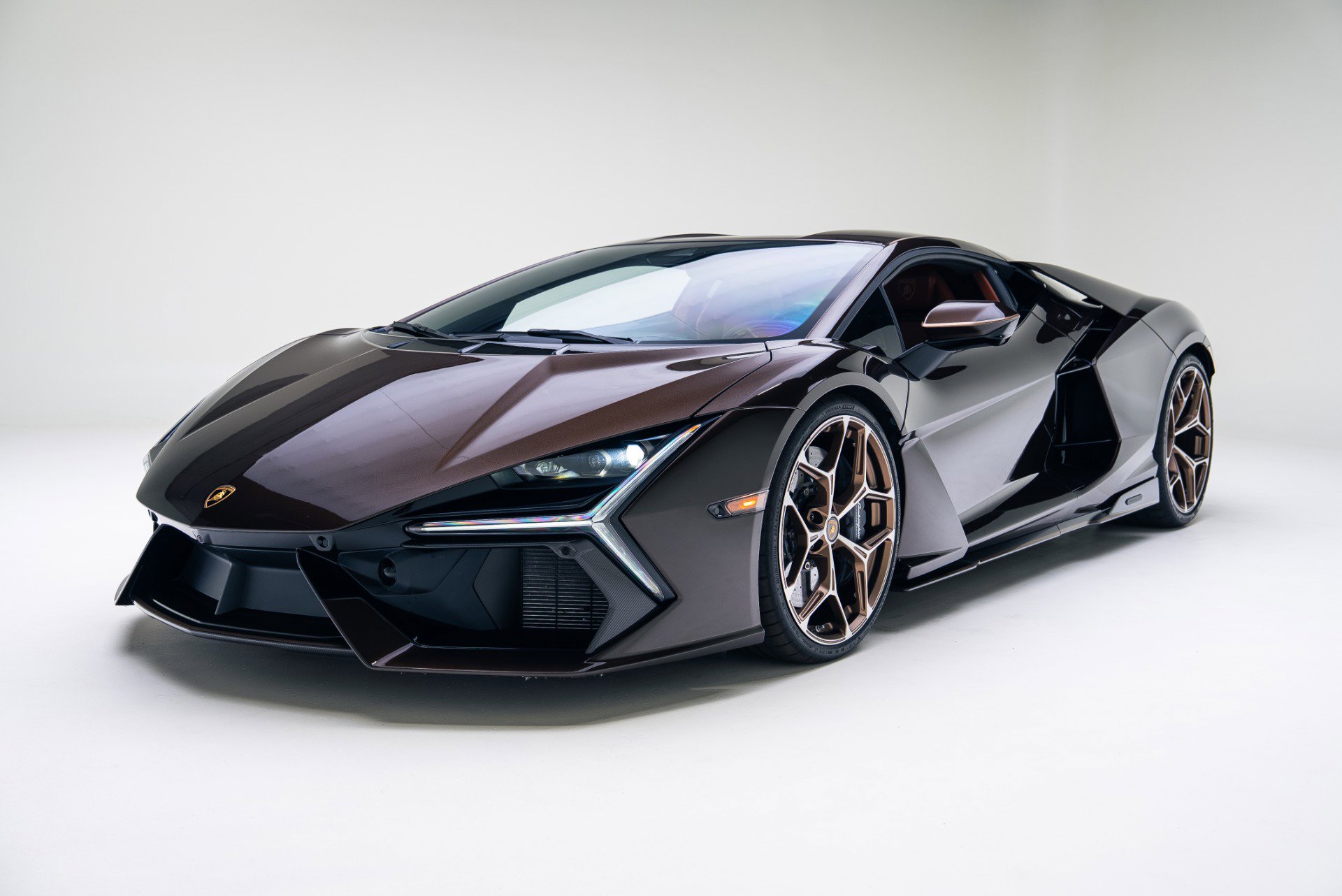 Used 2025 Lamborghini Revuelto image 8