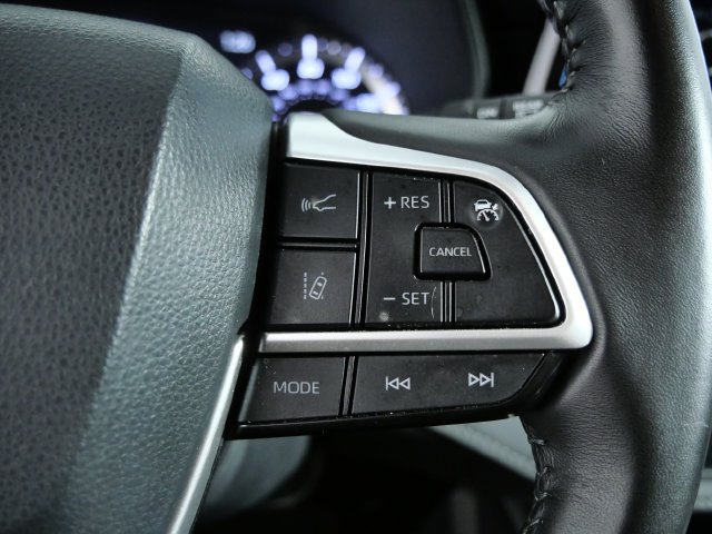 Used 2024 Toyota Highlander LE AWD/4WD image 25