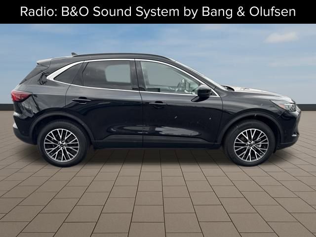 Used 2023 Ford Escape SE w/ PHEV Premium Package image 7