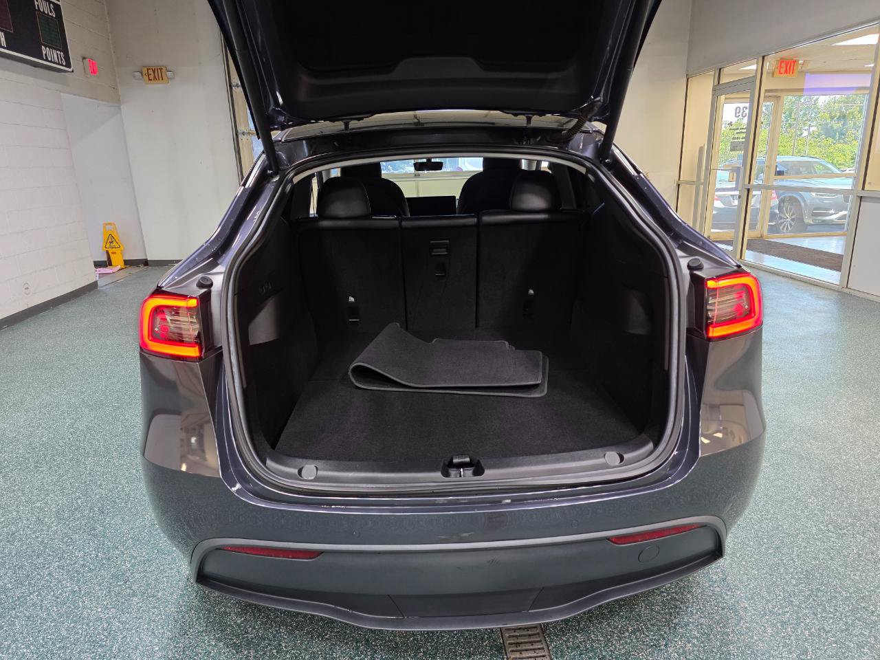 Used 2021 Tesla Model Y Long Range AWD/4WD image 21