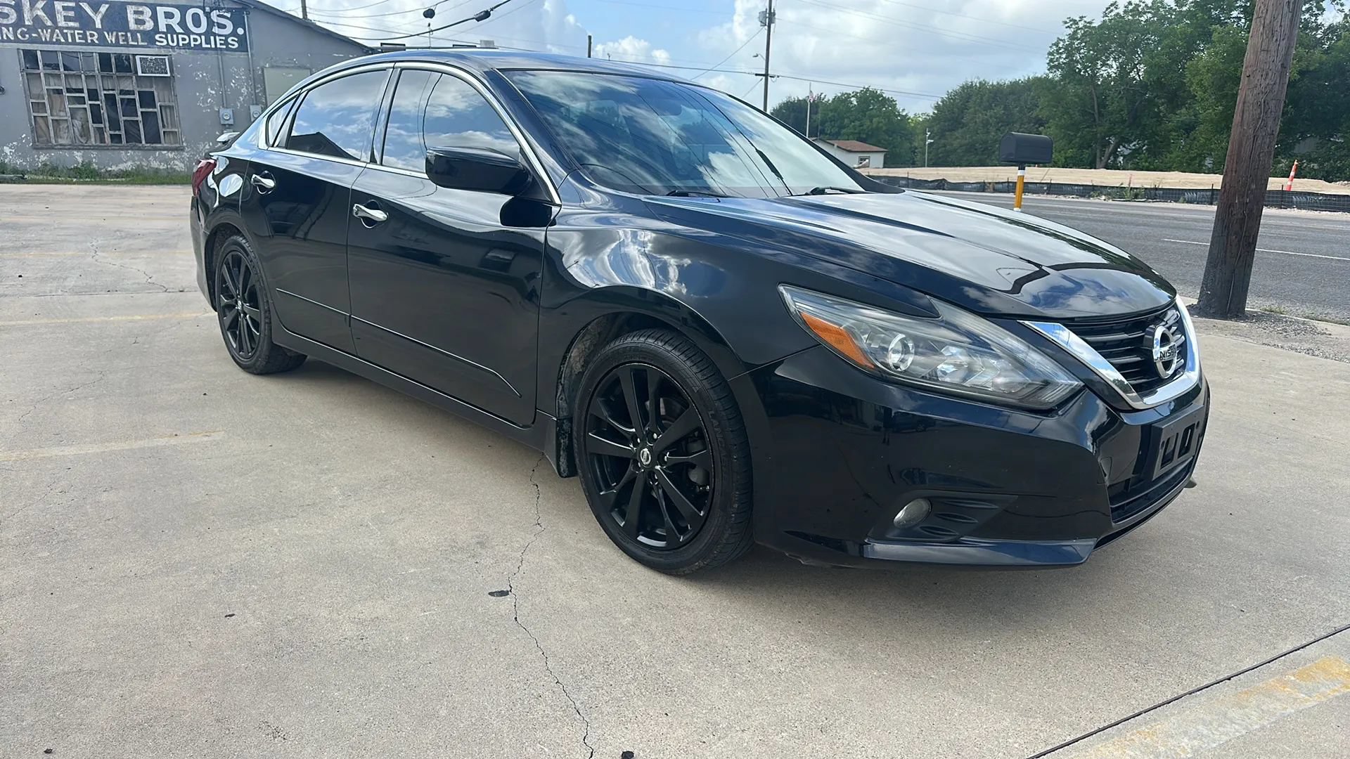 Used 2017 Nissan Altima 2.5 SR w/ Midnight Edition Package FWD image 7
