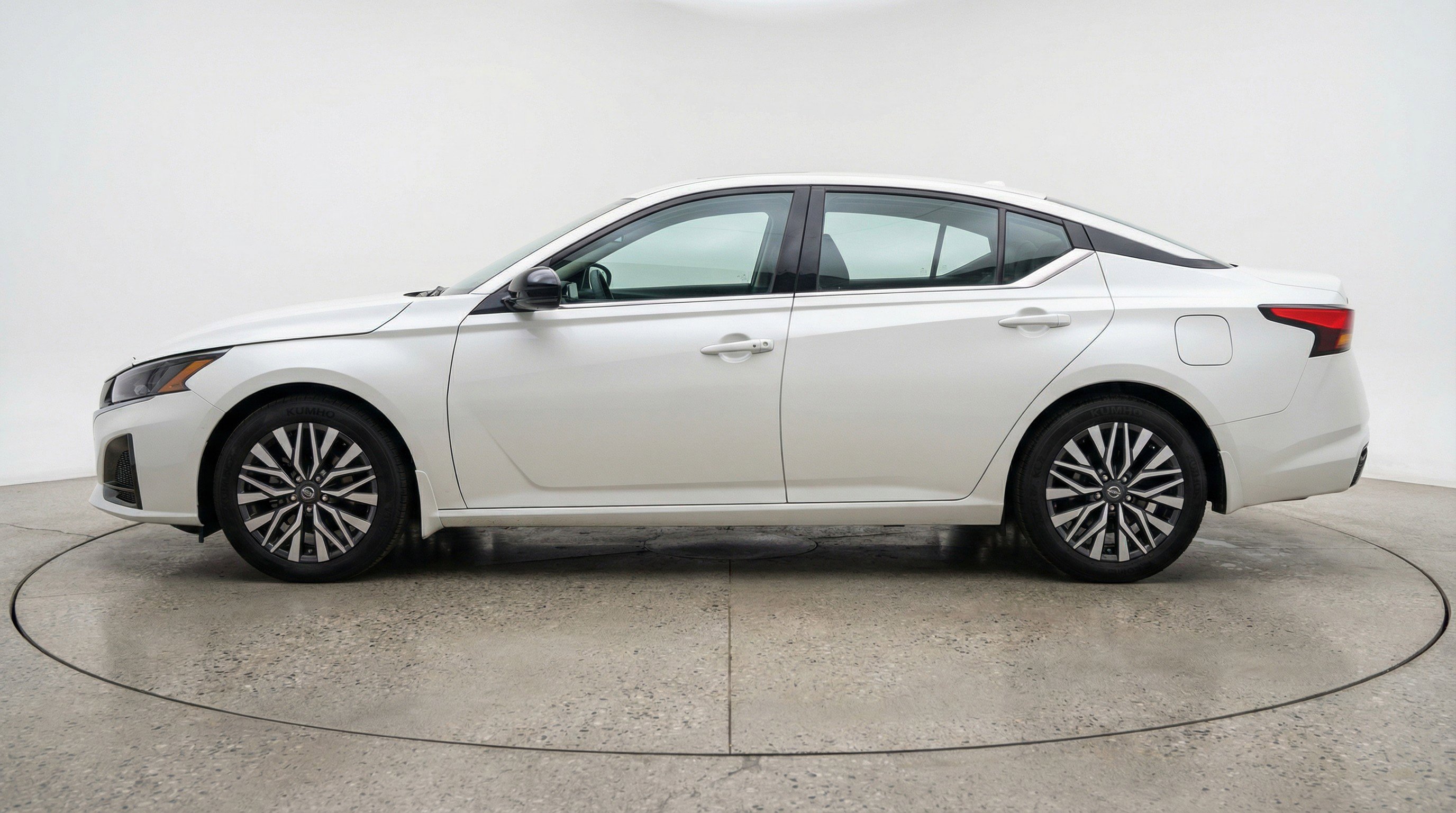 Used 2025 Nissan Altima 2.5 SV image 5