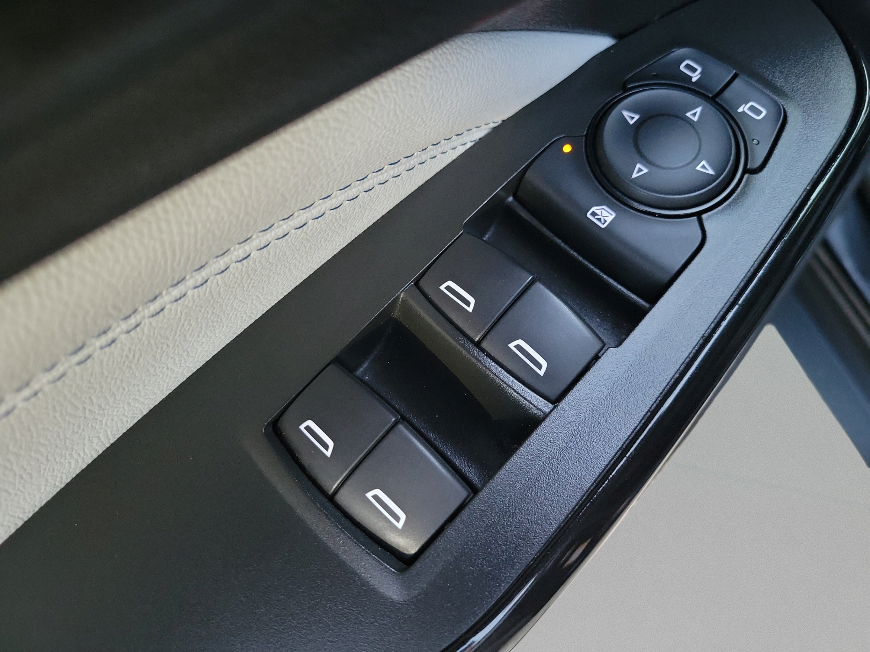 Used 2025 Chevrolet Trax LT FWD image 18