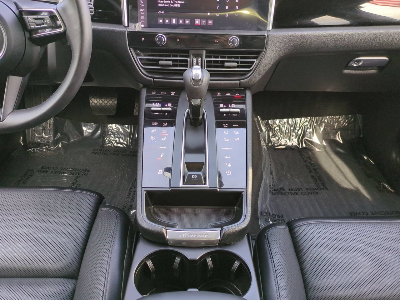 Used 2025 Porsche Macan AWD/4WD image 19