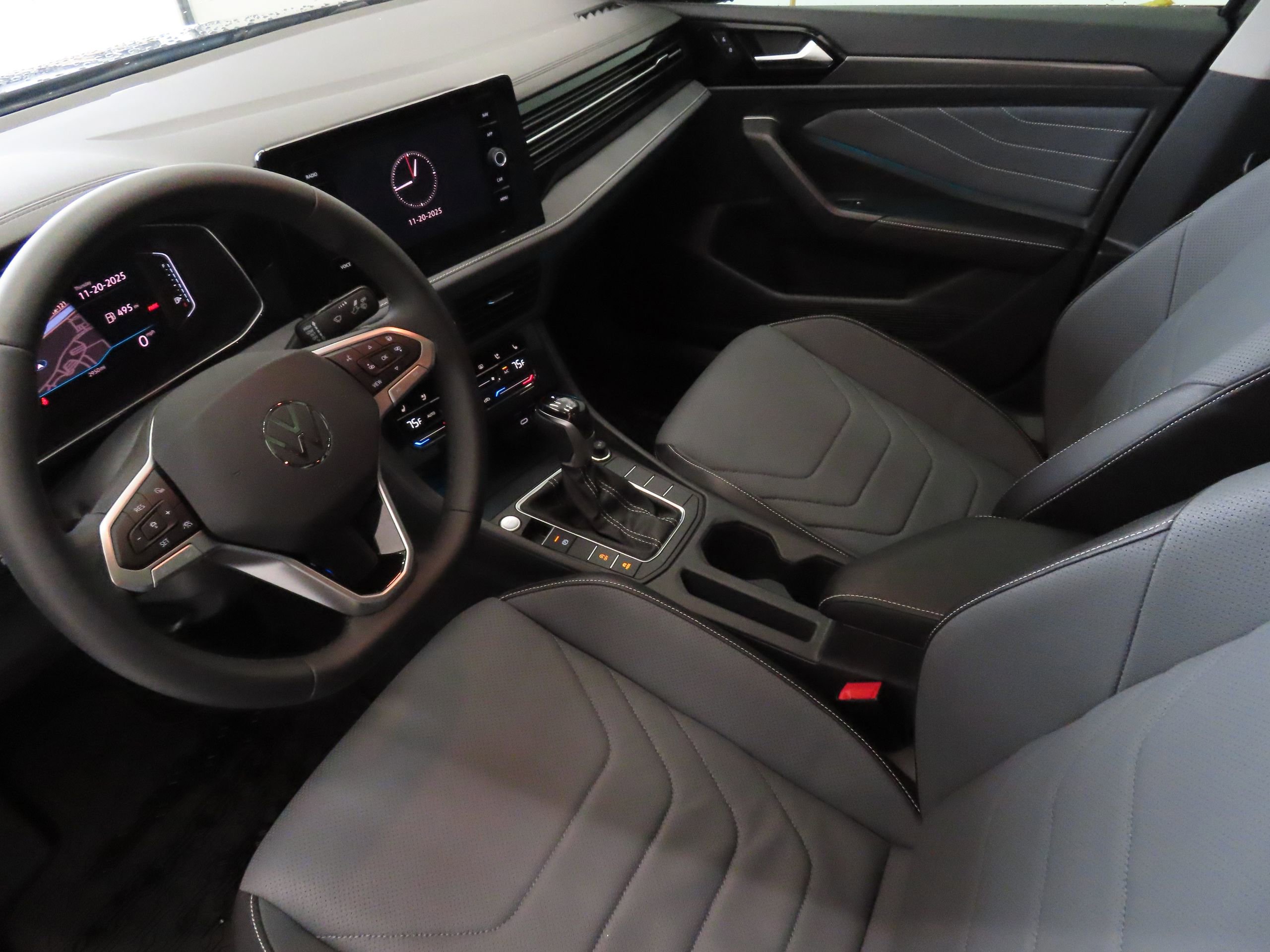 New 2025 Volkswagen Jetta SEL FWD image 18