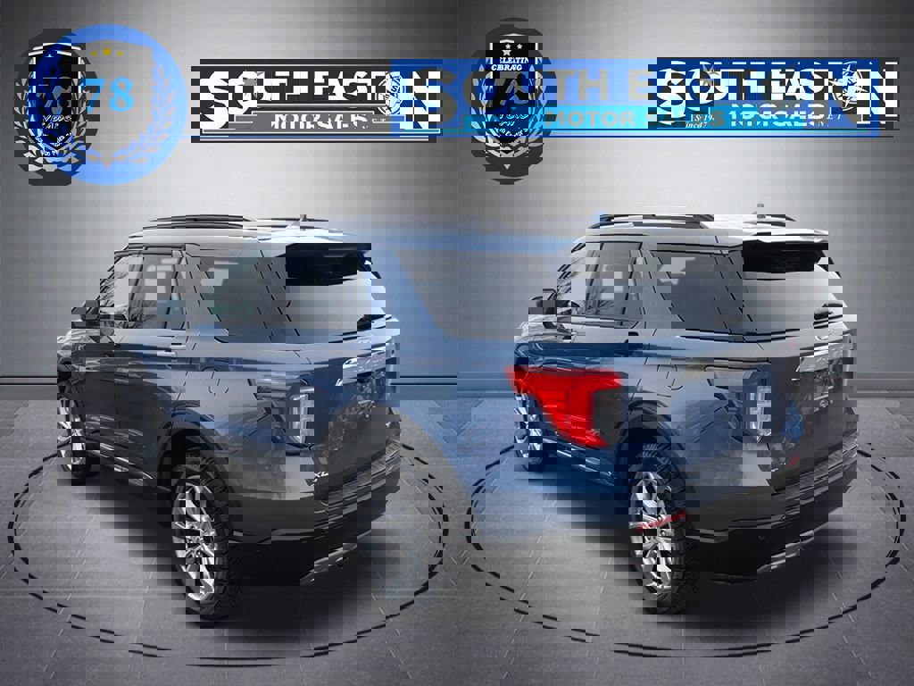 Used 2020 Ford Explorer XLT w/ Equipment Group 202A image 5