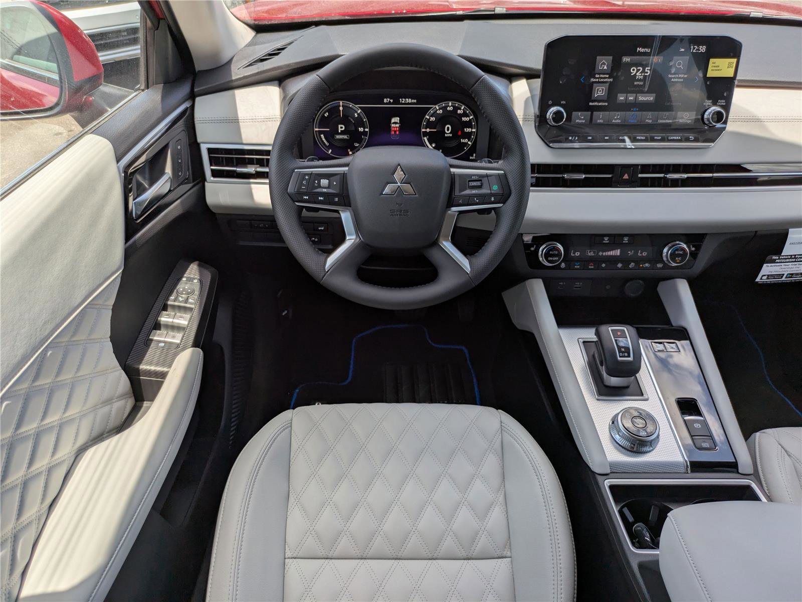 New 2025 Mitsubishi Outlander SEL image 3
