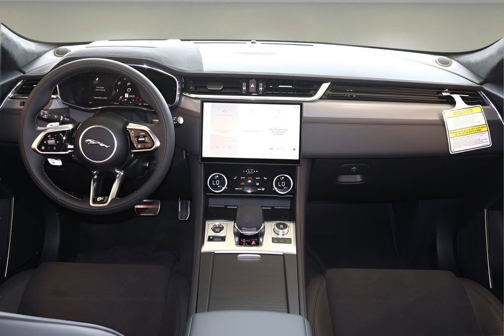 New 2026 Jaguar F-PACE SVR image 11