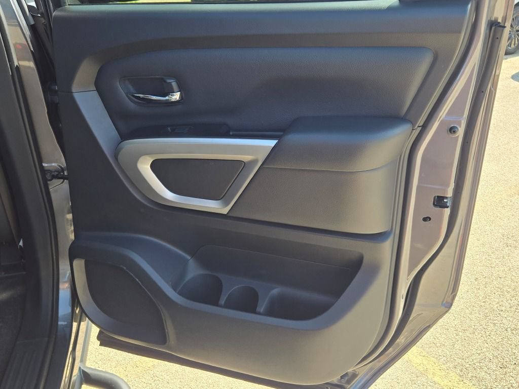 Used 2024 Nissan Titan SV w/ SV Convenience Package AWD/4WD image 10