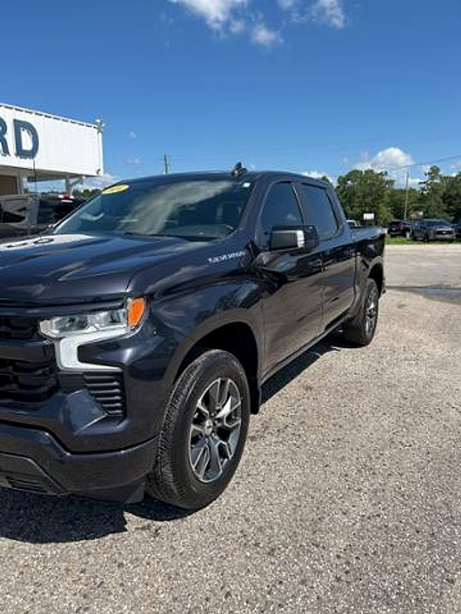 Used 2024 Chevrolet Silverado 1500 RST w/ Convenience Package II image 2