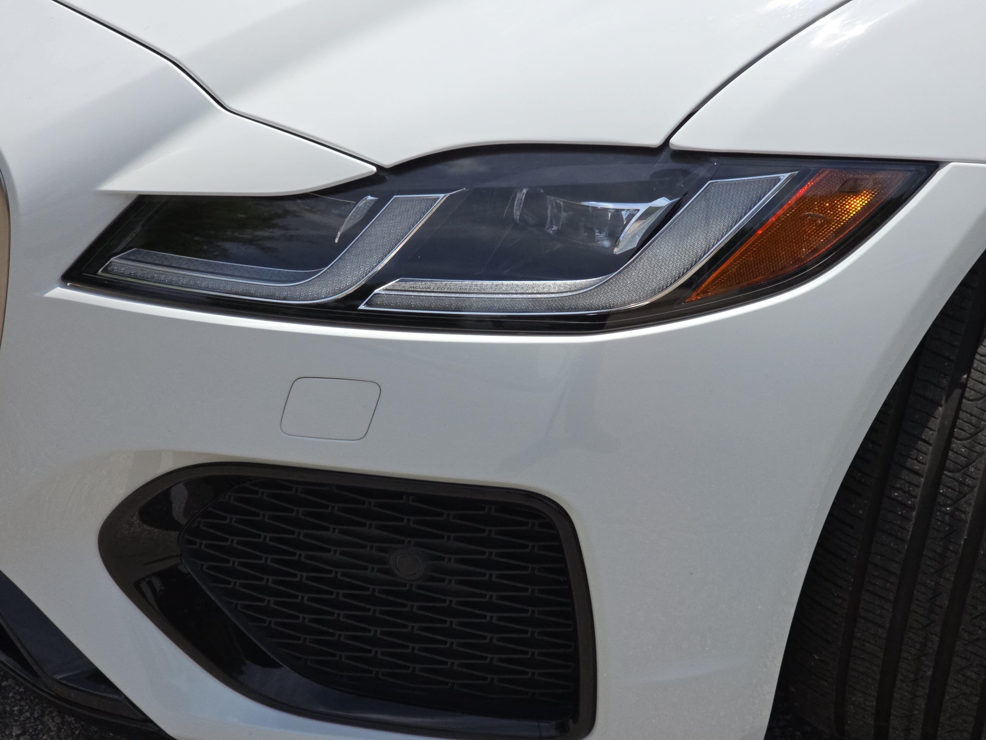 Certified 2024 Jaguar XF R-Dynamic SE RWD image 34