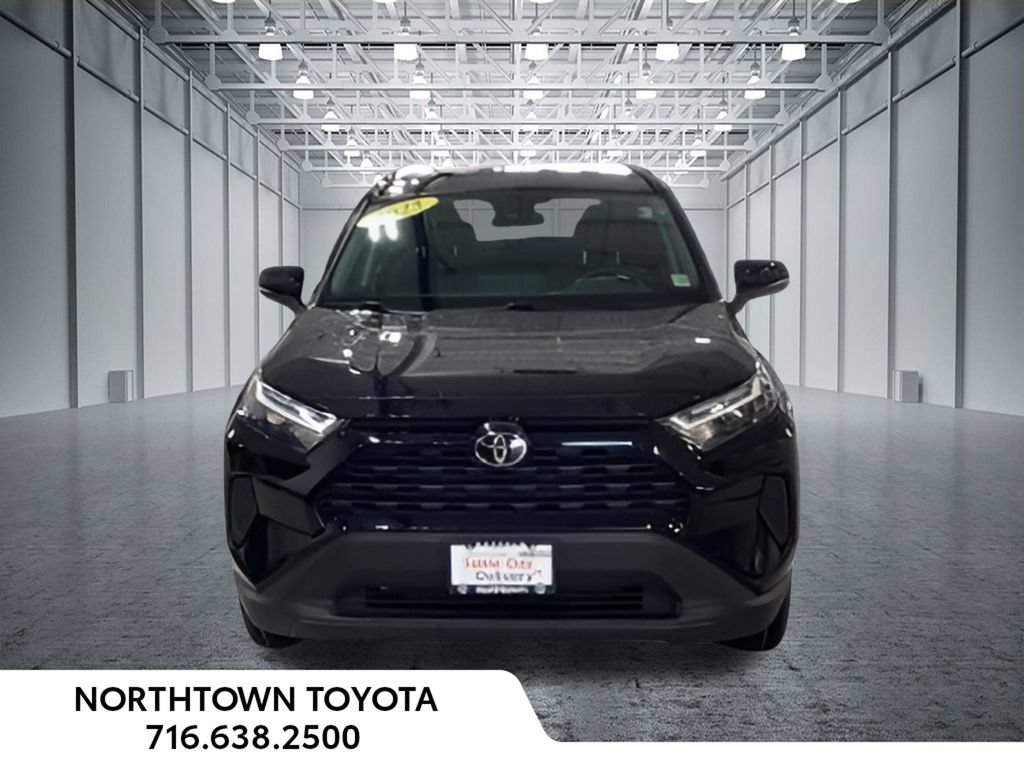 Used 2025 Toyota RAV4 XLE AWD/4WD image 5