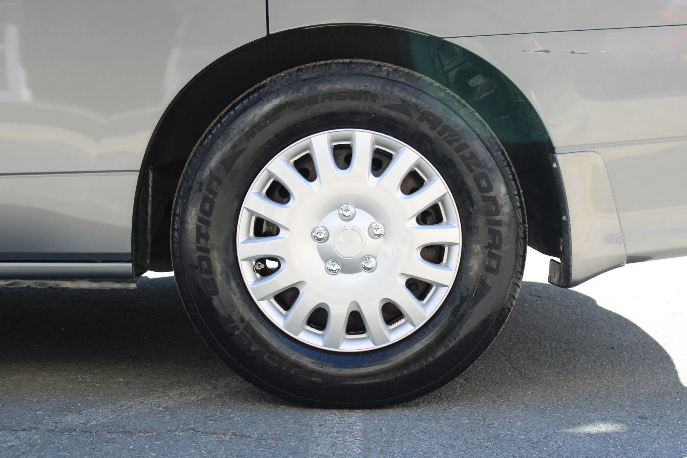 Used 2015 Nissan Quest S image 32