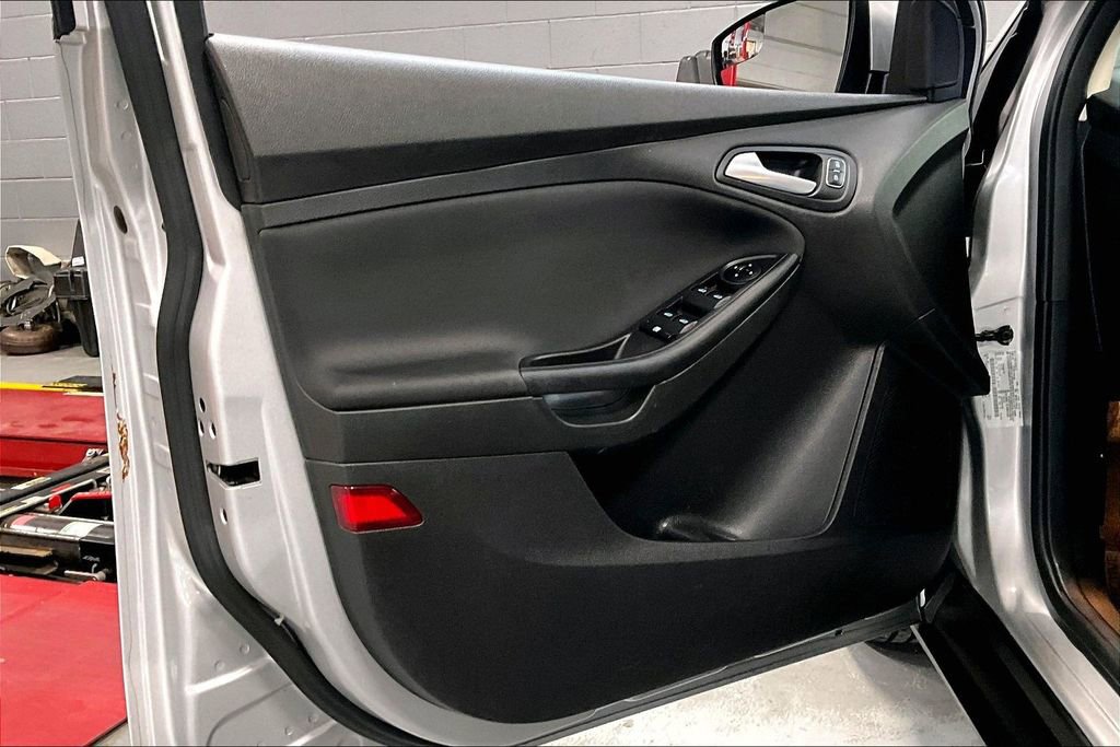 Used 2017 Ford Focus SE image 25