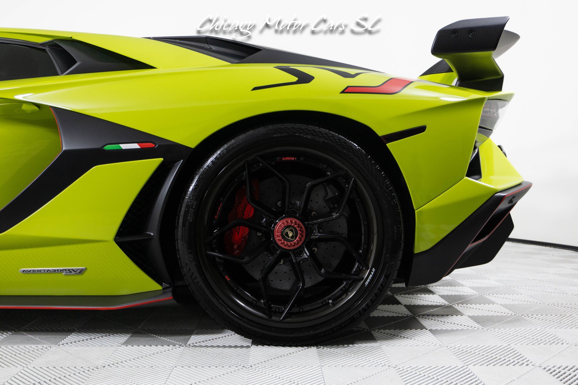 Used 2019 Lamborghini Aventador SVJ AWD/4WD image 4