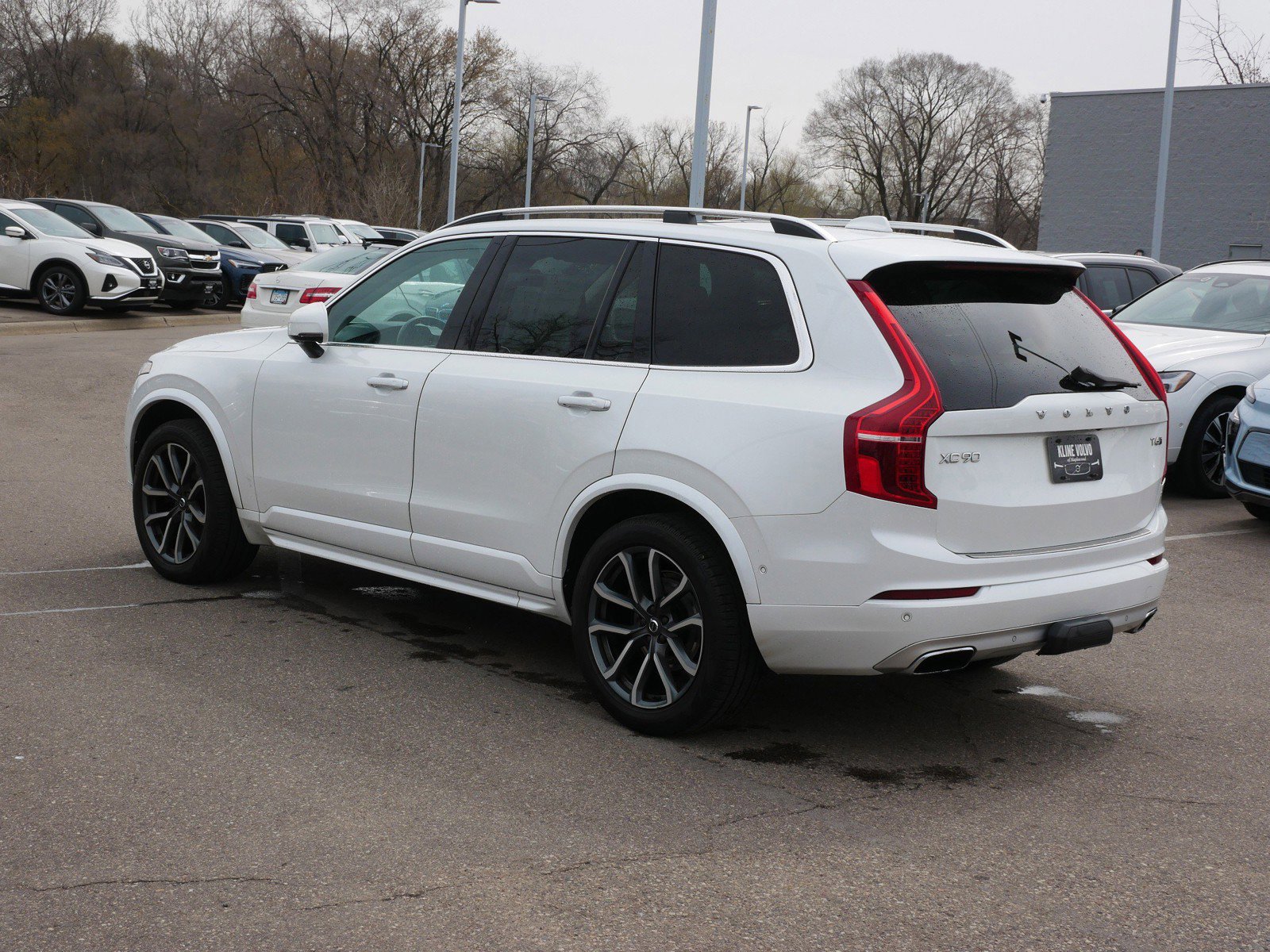 Used 2017 Volvo XC90 T6 Momentum w/ Vision Package AWD/4WD image 5